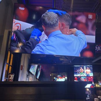 Hudson Grille - Sports Bars Near Me - Sandy Springs, Georgia