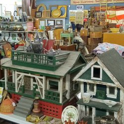 Maine Barn & Attic Antiques - 1951 Northwest Parkway, Azle, TX
Open Saturdays only, 10 am - 6pm. Cash or Check only!