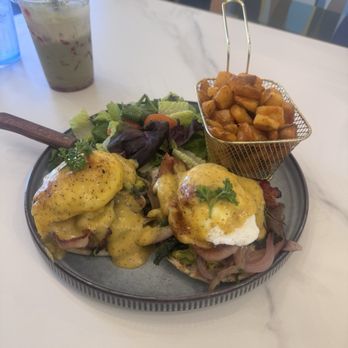 Kinaree Eatery - Benedicts Bacon Avocado - Breakfast & Brunch Near Me - Irvine, California