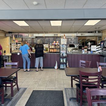 Cafe Express Deli - Inside clean - Cafes Near Me - Davenport, Iowa
