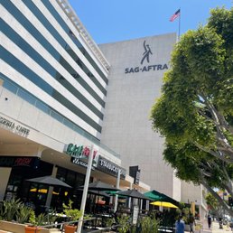 Nice location in mid Wilshire area. Nice location in mid Wilshire area.