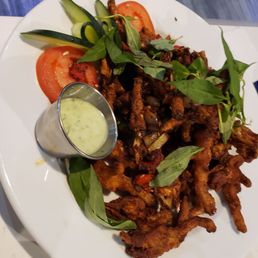 Chan ga nuong muoi ot (crispy chicken feet)