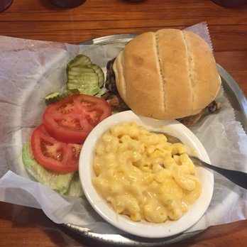 Bob's Bitchin' BBQ - Vegetarian burger with Mac and cheese - Barbeque Near Me - Dodgeville, Wisconsin
