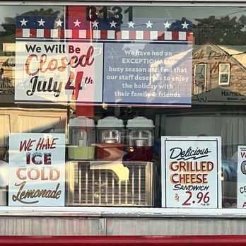 Leon's Frozen Custard - Ice Cream & Frozen Yogurt Near Me - Milwaukee, Wisconsin