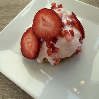 Moena Cafe Daybreak - Strawberry scone - Hawaiian Near Me - South Jordan, Utah