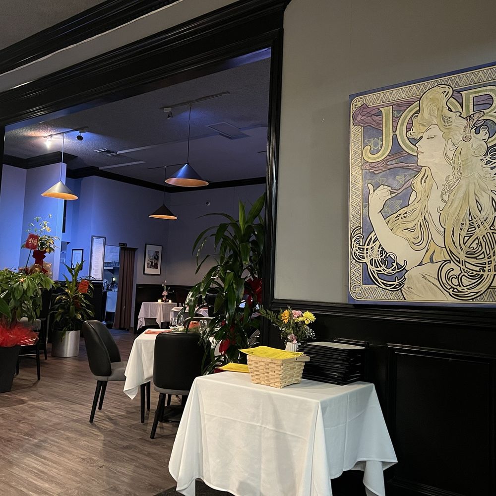 Arte Cafe - Interior - New American Near Me - Bellflower, California Arte Cafe - Interior - New American Near Me - Bellflower, California