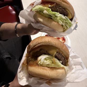 The Apple Pan - Hickoryburger Steakburger - Burgers Near Me - Los Angeles, California The Apple Pan - Hickoryburger Steakburger - Burgers Near Me - Los Angeles, California
