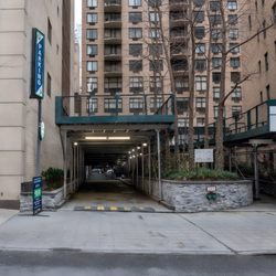 Centerpark East 47th Street Parking Garage