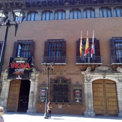 Palacio de Sastago - Vista del Palacio de Sastago y de la exposicion de Viola que hay dentro.