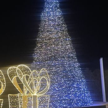 The Arboretum - The beautiful Christmas light display with music. - Shopping Centers Near Me - South Barrington, Illinois The Arboretum - The beautiful Christmas light display with music. - Shopping Centers Near Me - South Barrington, Illinois