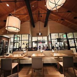 Auro - Indoor dining area