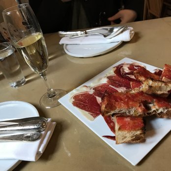 Somorrostro - Jamon and tomato bread = awesomeness - Catalan Near Me - Barcelona, B