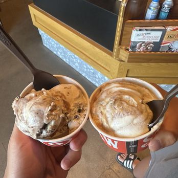 Salt & Straw - The Great Candycopia and Jack O Lantern 9/10 - Ice Cream & Frozen Yogurt Near Me - Newport Beach, California Salt & Straw - The Great Candycopia and Jack O Lantern 9/10 - Ice Cream & Frozen Yogurt Near Me - Newport Beach, California