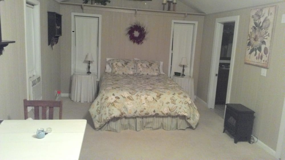 GUEST HOUSE BED & BREAKFAST Updated October 2024 Rocksprings, Texas