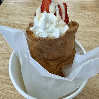 Tiger Paw Cafe - Strawberry and Cream Taiyaki - Desserts Near Me - Biloxi, Mississippi
