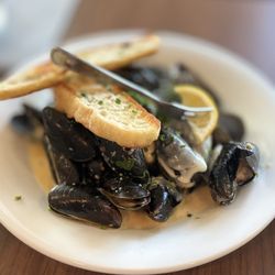Agio Italian & Steak - Large order of mussels with crostini bread