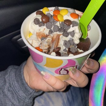 Yogurtland - Double Cookies N'cream Arctic Vanilla Chocolate Semi-sweet Chocolate Chips White Chocolate Chip - Ice Cream & Frozen Yogurt Near Me - San Diego, California Yogurtland - Double Cookies N'cream Arctic Vanilla Chocolate Semi-sweet Chocolate Chips White Chocolate Chip - Ice Cream & Frozen Yogurt Near Me - San Diego, California