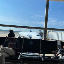 Alaska Airlines - Airport views