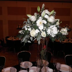 Dee's Flowers & Gifts