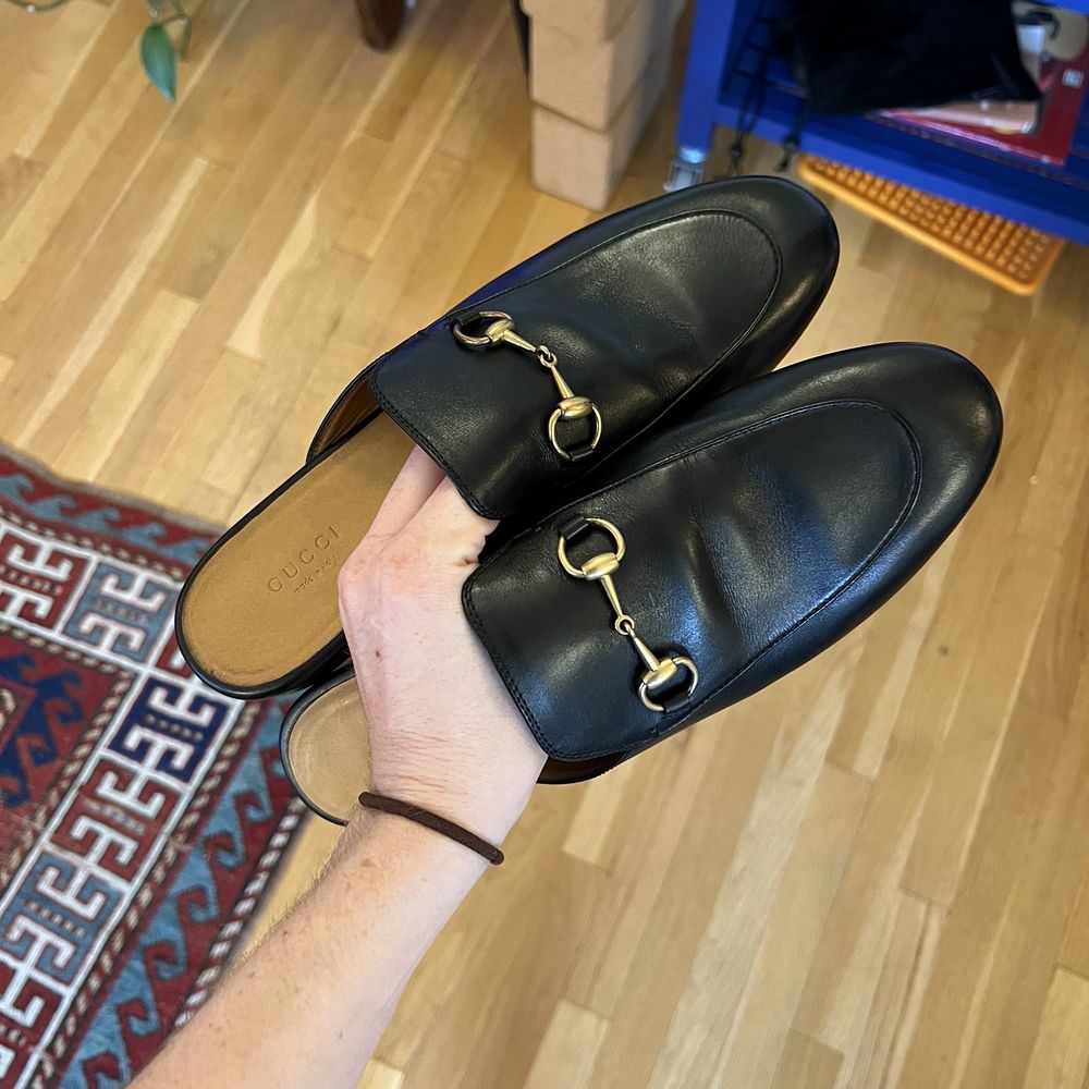 Shoes Shoes