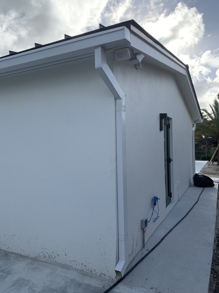 Slide of Vento Rain Gutters