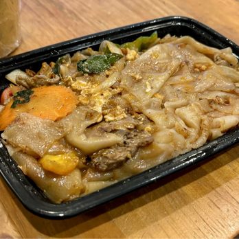Kin'd - N2. Drunken Noodle with beef - Thai Near Me - Fresh Meadows, New York