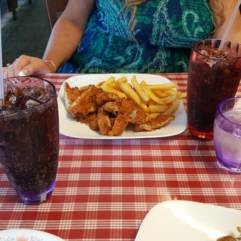 Harry's Café - Breakfast & Brunch Near Me - Honolulu, Hawaii