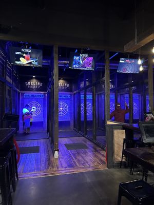 Dueling Axes Las Vegas | Axe Throwing Bar by null