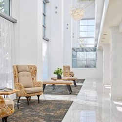 Delta Hotels Milwaukee Northwest - Our lobby is the perfect place to check-in or sit down and take a moment to enjoy. Always fully supplied with local papers and to-do guides.