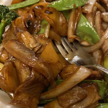 Ming Garden - Chow Fun veggie- no tofu/bean sprouts (per my request) The NOODLES!.. broccoli, mushrooms, green onion, snow peas yummy! - Chinese Near Me - Everett, Washington Ming Garden - Chow Fun veggie- no tofu/bean sprouts (per my request) The NOODLES!.. broccoli, mushrooms, green onion, snow peas yummy! - Chinese Near Me - Everett, Washington