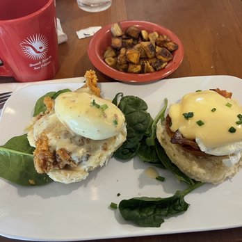 Ruby Slipper Orange Beach - Eggs Benedict topped with fried chicken - Cafes Near Me - Orange Beach, Alabama