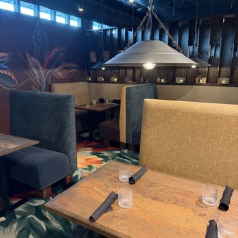 Chophouse 285 - Dining booth - Steakhouses Near Me - Englewood, Florida