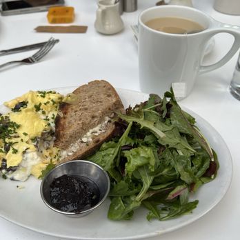 Sunflower Caffe - Wild Mushroom & Goat Cheese Scramble - Coffee & Tea Near Me - Sonoma, California