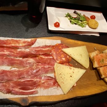 Bodega Biarritz 1881 - Jamon + queso board - Bars Near Me - Barcelona, B Bodega Biarritz 1881 - Jamon + queso board - Bars Near Me - Barcelona, B