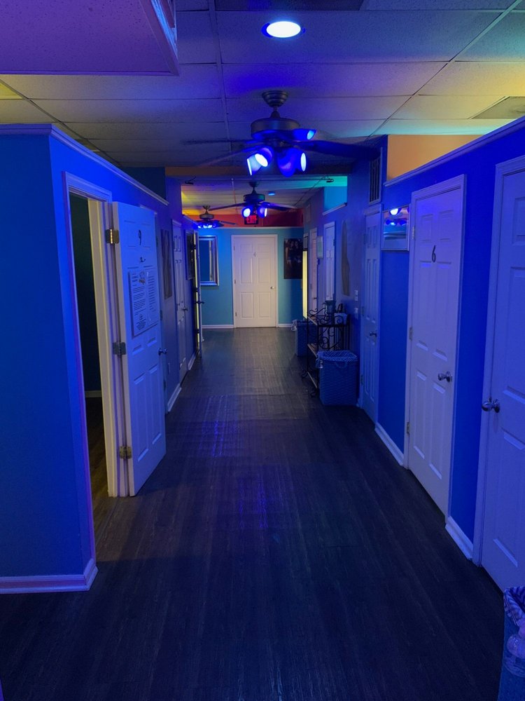 CITY TROPICS TANNING SALON 90 Photos & 19 Reviews 440 Ridge Rd