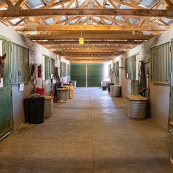 Granite Mountain Stables - Clean barn isles