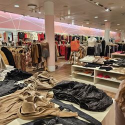 Pink Browny - Inside the store