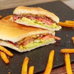 Palatino Food Truck - Pan con Bistec