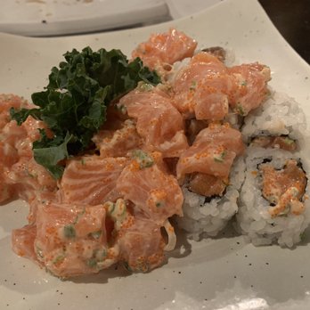 Shiki Sushi - Salmon Chunk Roll - Sushi Bars Near Me - Studio City, California Shiki Sushi - Salmon Chunk Roll - Sushi Bars Near Me - Studio City, California