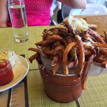 Bistro Joe's - Truffle fries burnt - New American Near Me - Birmingham, Michigan