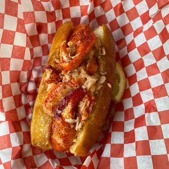 Fat Cheeks Hawaii - Butter lobster roll - Sandwiches Near Me - Honolulu, Hawaii Fat Cheeks Hawaii - Butter lobster roll - Sandwiches Near Me - Honolulu, Hawaii