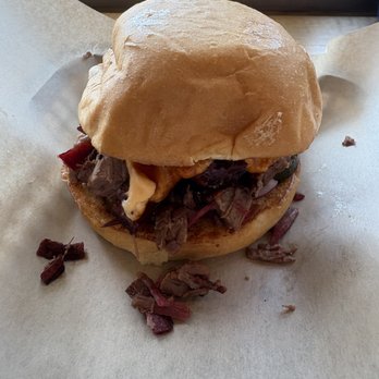 Lawless Barbecue - Brisket Sandwich with Mac Sauce - Barbeque Near Me - Portland, Oregon
