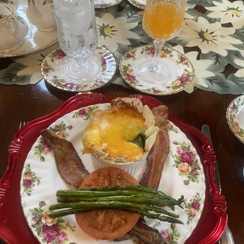 The Foxtrot Bed & Breakfast - Breakfast - Bed & Breakfast Near Me - Gatlinburg, Tennessee The Foxtrot Bed & Breakfast - Breakfast - Bed & Breakfast Near Me - Gatlinburg, Tennessee