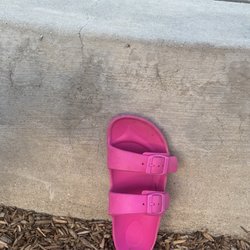 Forrest E Hull Park - I wear a size 8. How is a handicap kid or parent to get into this play area?
