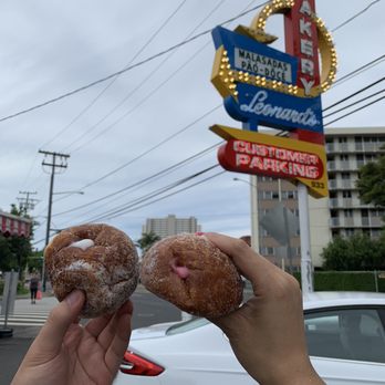 Leonard's Bakery - Haupia and guava - Bakeries Near Me - Honolulu, Hawaii Leonard's Bakery - Haupia and guava - Bakeries Near Me - Honolulu, Hawaii