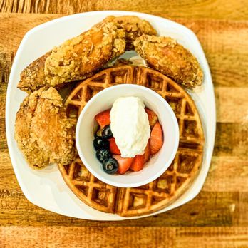 Yo' Mama's - Chicken and waffle with fresh fruit - Gluten-Free Near Me - Birmingham, Alabama Yo' Mama's - Chicken and waffle with fresh fruit - Gluten-Free Near Me - Birmingham, Alabama