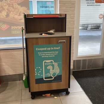 Popeyes Louisiana Kitchen - Over flow of rubbish bin that is right in the dining area and employees add and all pass it as if it is fine. This is filth and unhealthy. - Chicken Wings Near Me - Pahoa, Hawaii Popeyes Louisiana Kitchen - Over flow of rubbish bin that is right in the dining area and employees add and all pass it as if it is fine. This is filth and unhealthy. - Chicken Wings Near Me - Pahoa, Hawaii