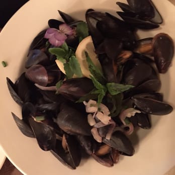 Restaurant Coffret De L'imagination - Mussels + white wine - Restaurants Near Me - Coaticook, Quebec