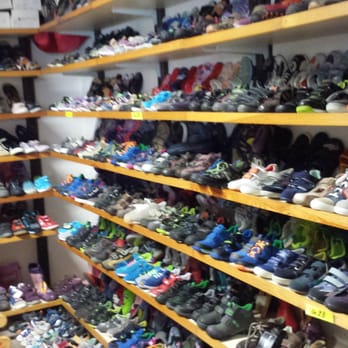 Schuh-Kiefer - Und nochmal mehr Schuhe. Kinderschuhe. - Shoe Stores Near Me - Konstanz, BW