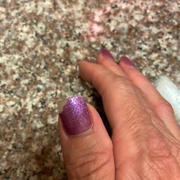7 days later.  Four of My nails have chipped like this.